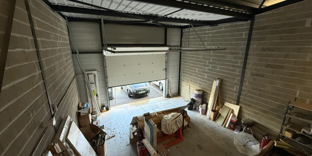 local industriel à BASSENS (33530)