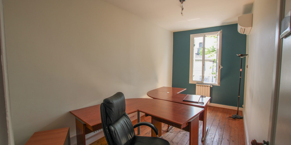 local commercial à VAL DE VIRVEE (33240)