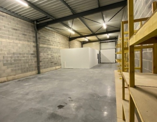 local industriel  MONTUSSAN