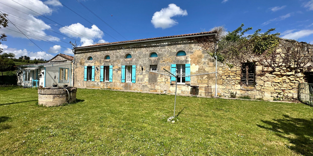 maison à BOURG (33710)
