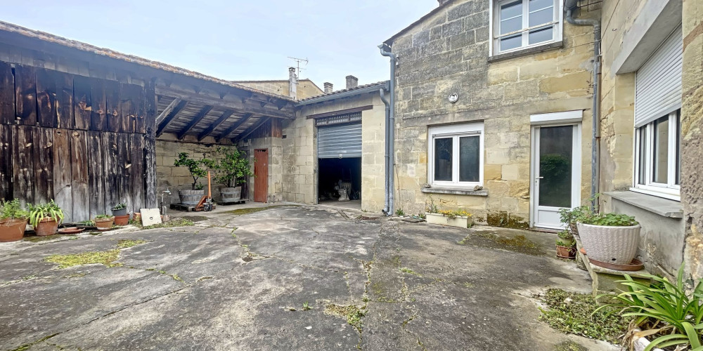 immeuble à ARVEYRES (33500)