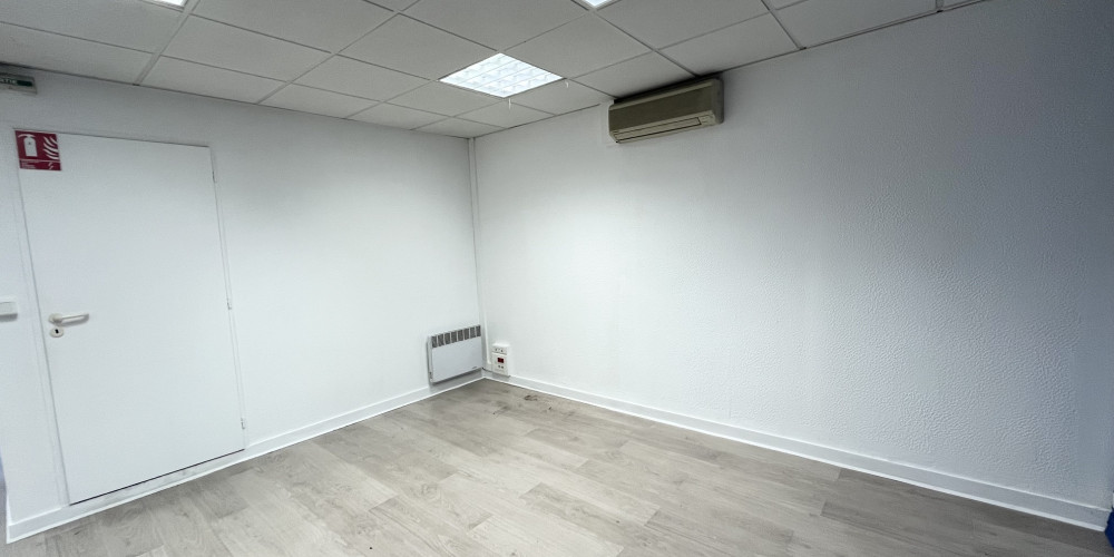 local commercial à BORDEAUX (33100)