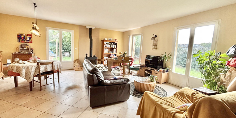 maison à MONTAGNE (33570)