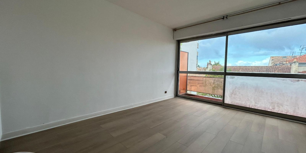 appartement à BORDEAUX (33800)