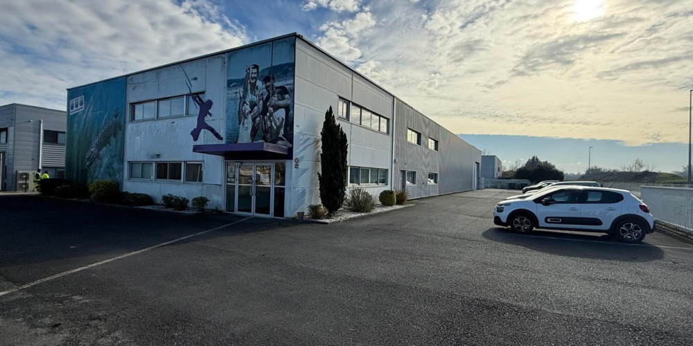 local industriel à BEYCHAC ET CAILLAU (33750)