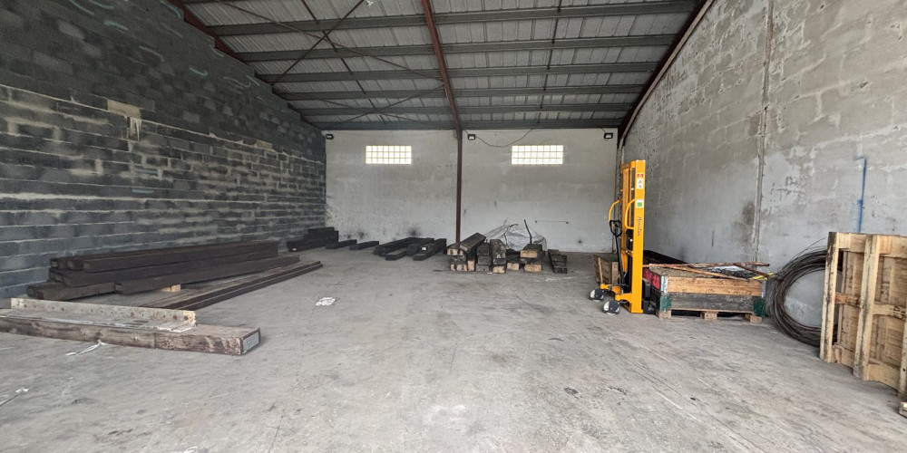 local commercial à VIRSAC (33240)