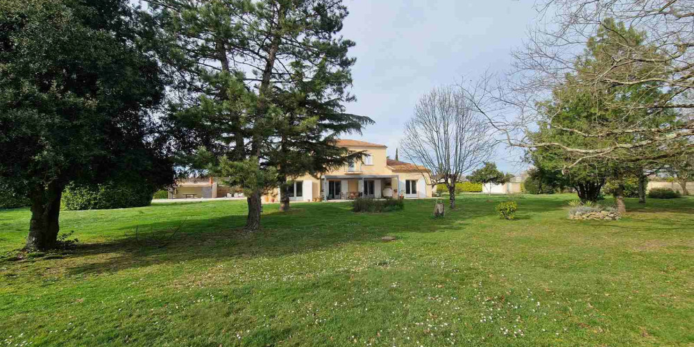 maison à ST SEURIN DE CURSAC (33390)