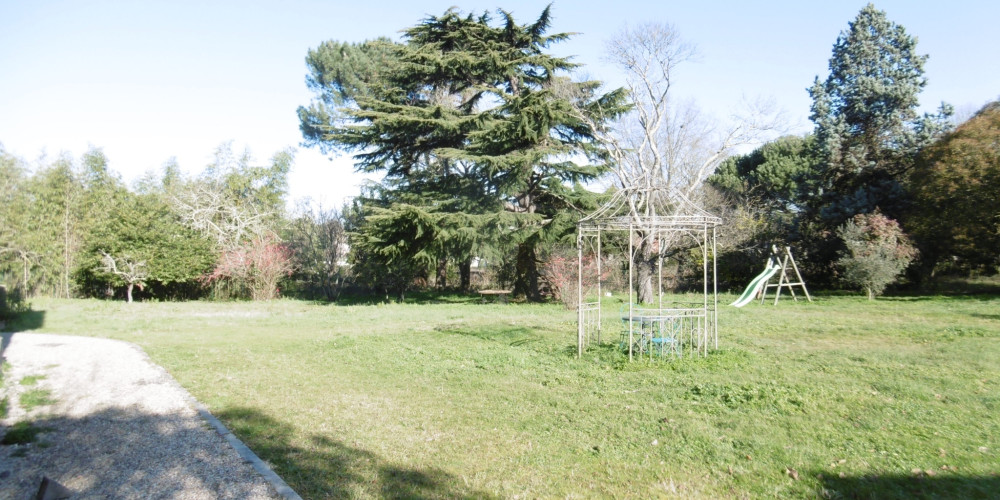 maison à AMBARES ET LAGRAVE (33440)