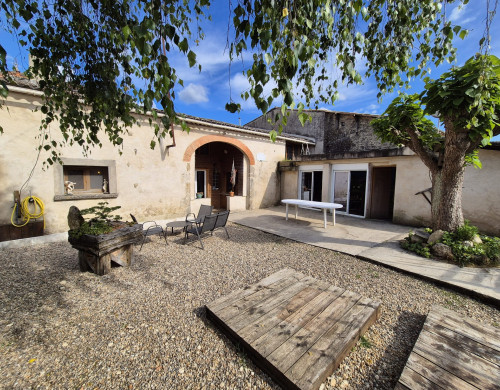 maison  PELLEGRUE