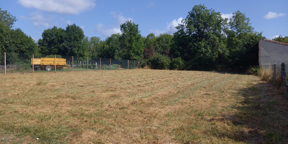 terrain à CAMPUGNAN (33390)