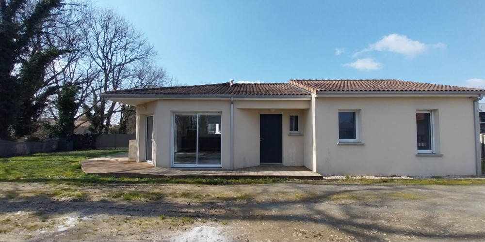 maison à VAYRES (33870)