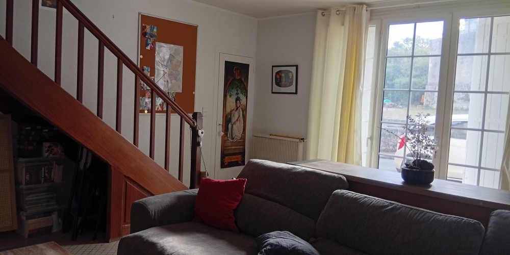 maison à MONTAGNE (33570)