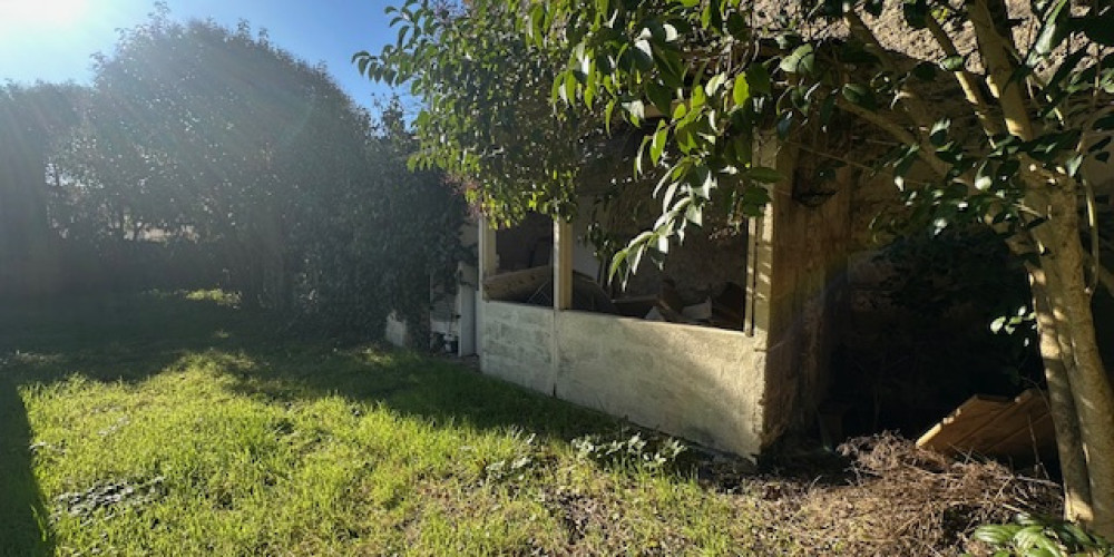immeuble à PODENSAC (33720)