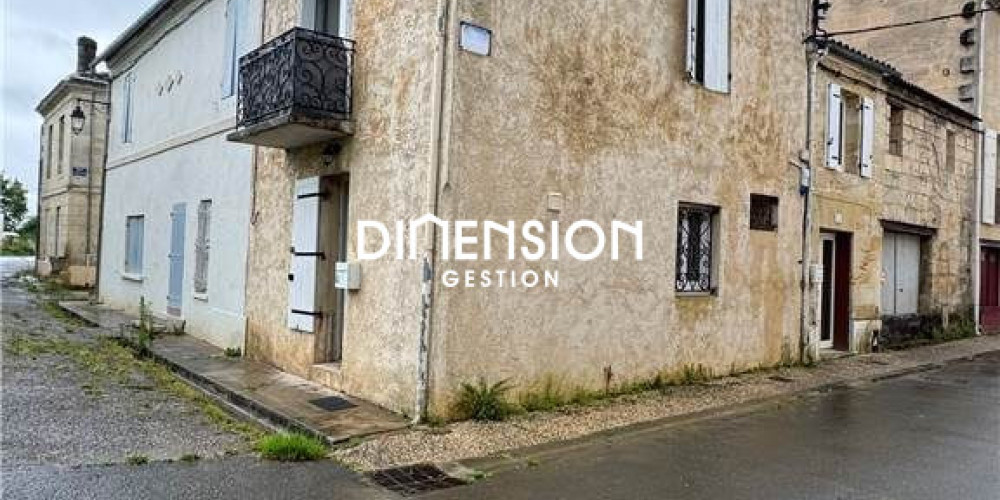 maison à BOURG (33710)
