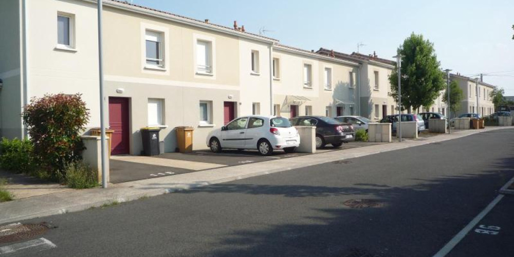 maison à VAYRES (33870)