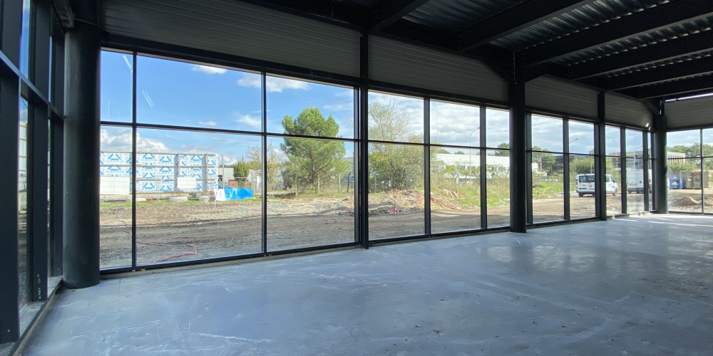 local industriel à LE HAILLAN (33185)