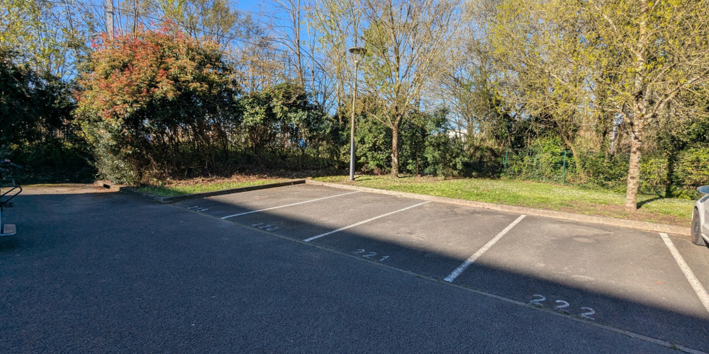 parking à BRUGES (33520)