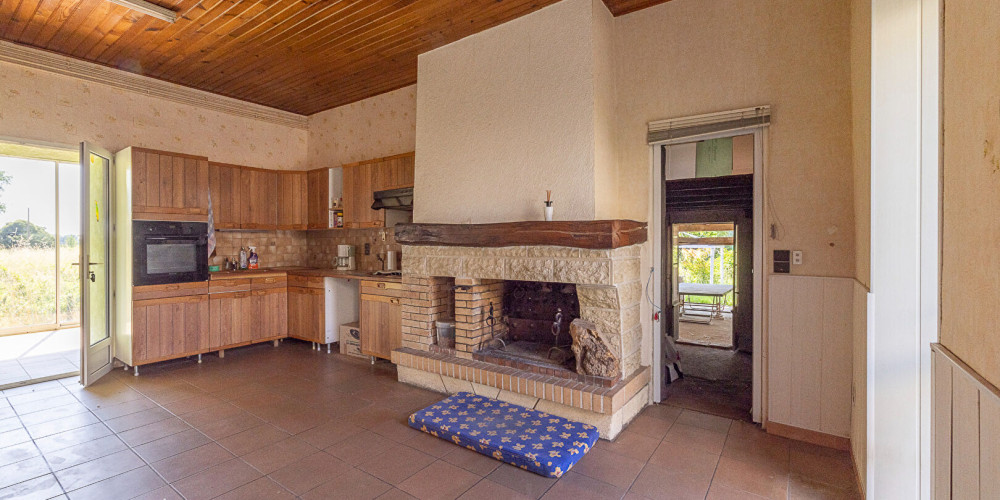 maison à FRONSAC (33126)