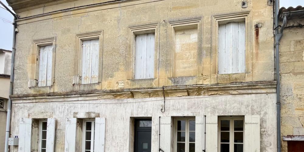 maison à MONTAGNE (33570)