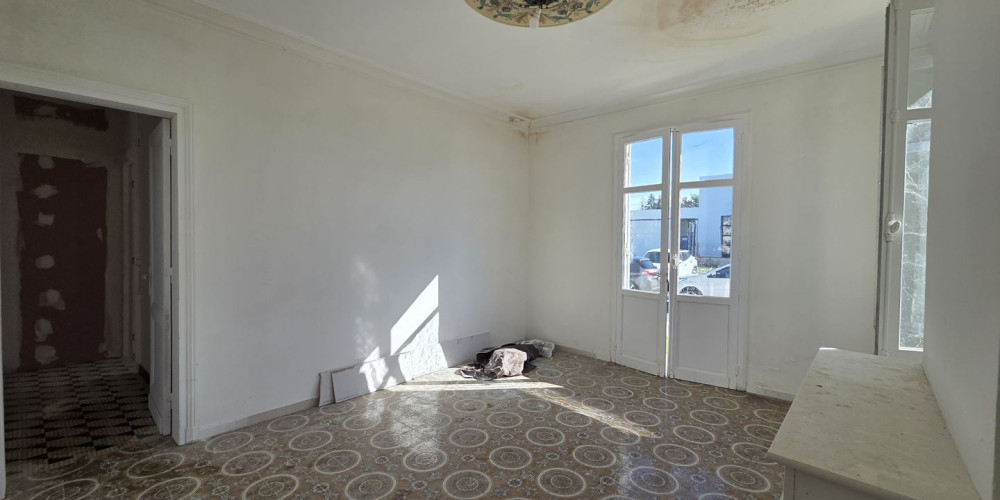 maison à LES BILLAUX (33500)