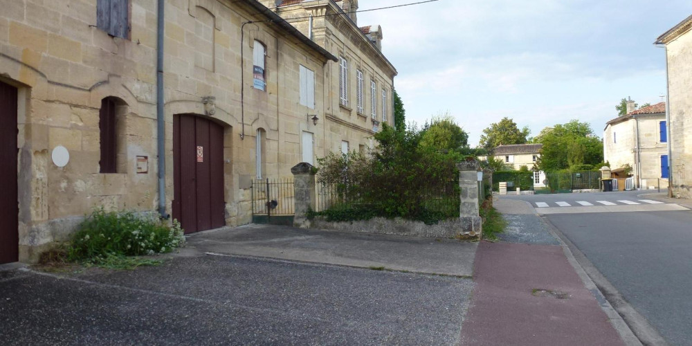 immeuble à ARVEYRES (33500)