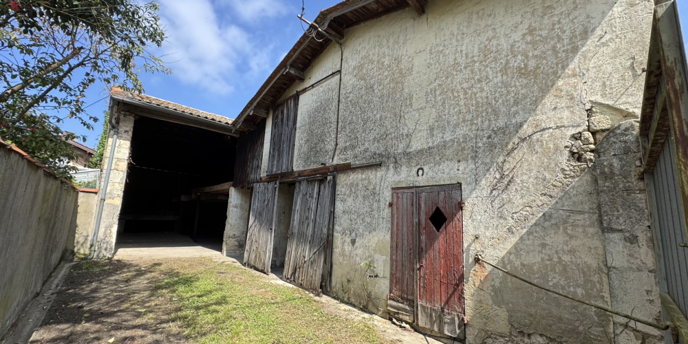 parking à BARSAC (33720)