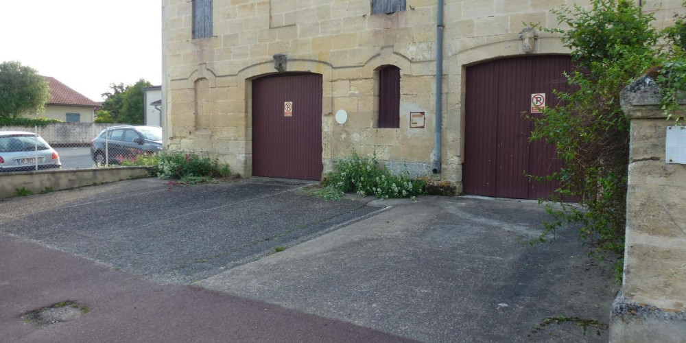 immeuble à ARVEYRES (33500)