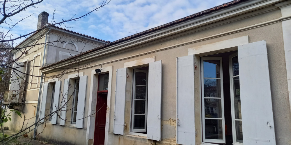 maison à PLASSAC (33390)