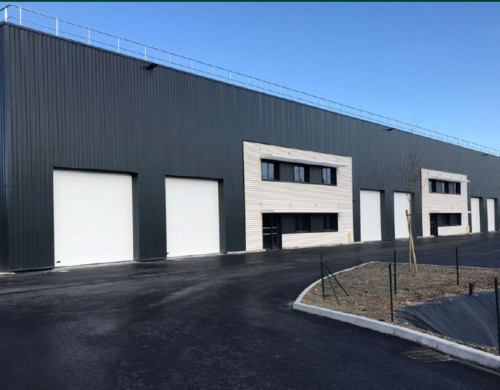 local industriel  AMBARES ET LAGRAVE