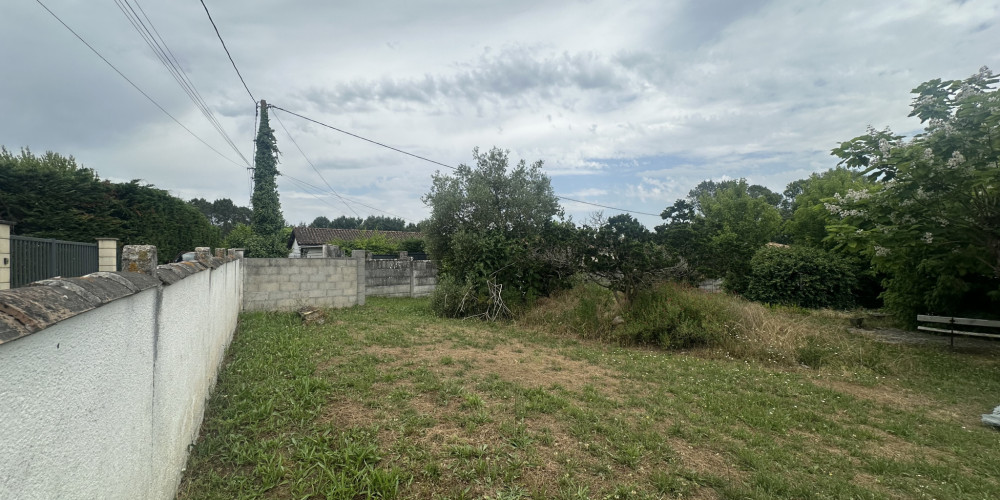 terrain à AYGUEMORTE LES GRAVES (33640)