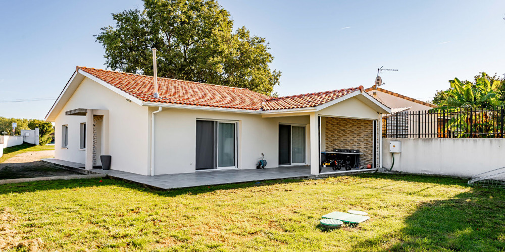 maison à ST SEURIN DE CURSAC (33390)