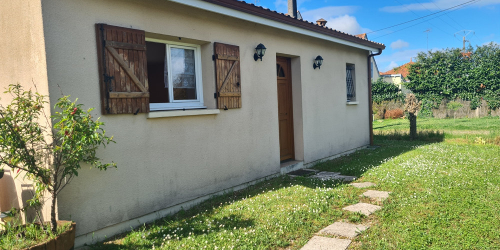 maison à ST SEURIN SUR L ISLE (33660)