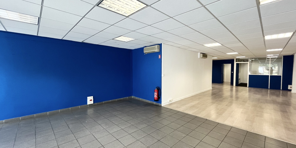 local commercial à BORDEAUX (33100)