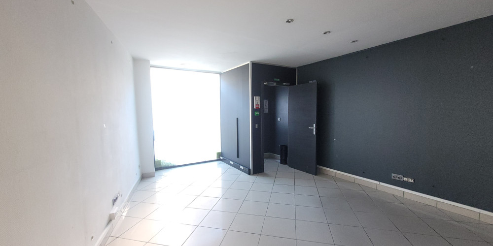 local commercial à BORDEAUX (33000)