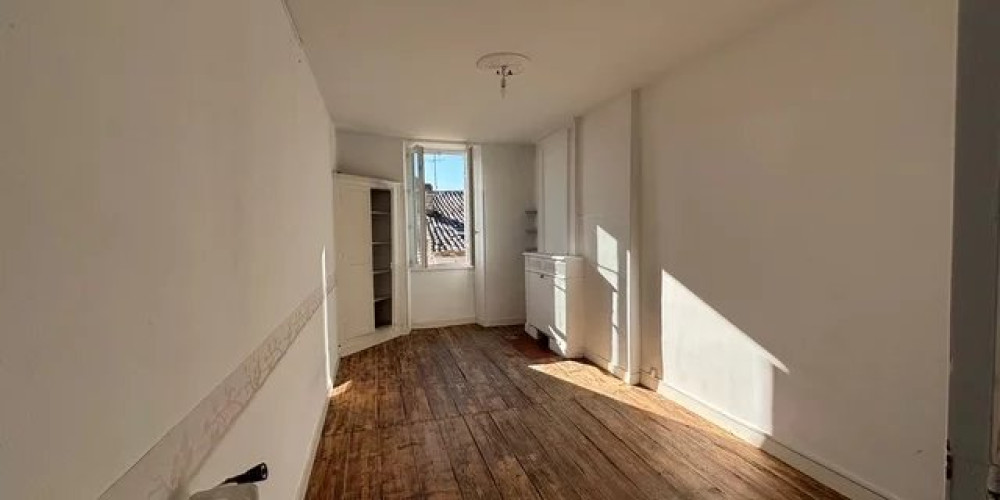 maison à BOURG (33710)