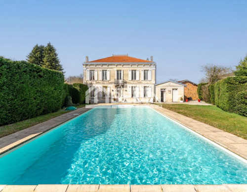 maison  ST JEAN D ILLAC