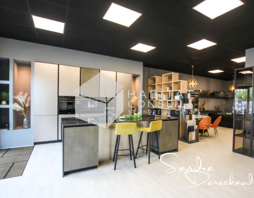 local commercial  CAVIGNAC