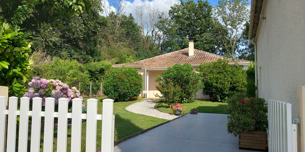 maison à ST DENIS DE PILE (33910)