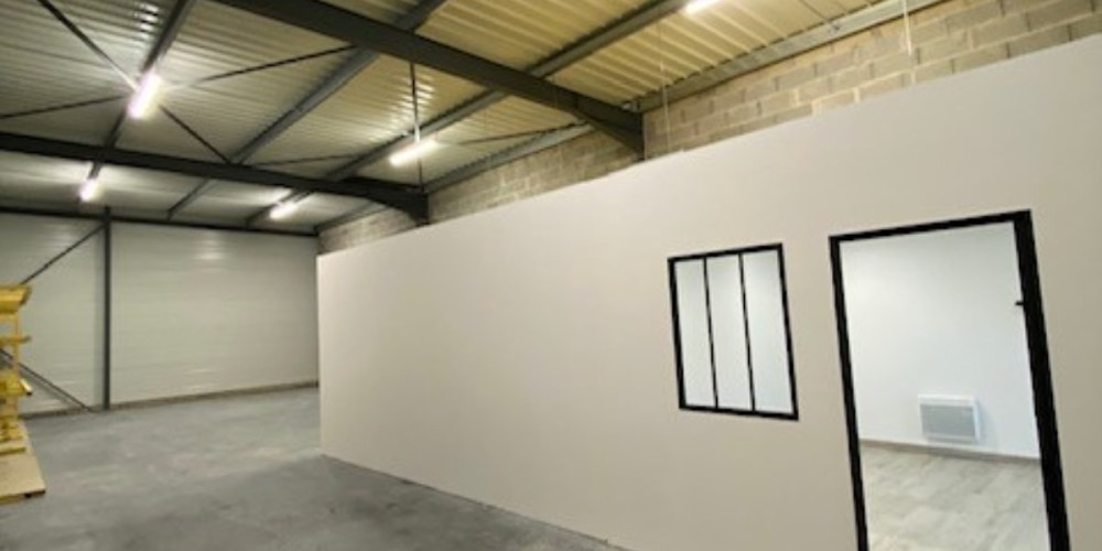 local industriel à MONTUSSAN (33450)