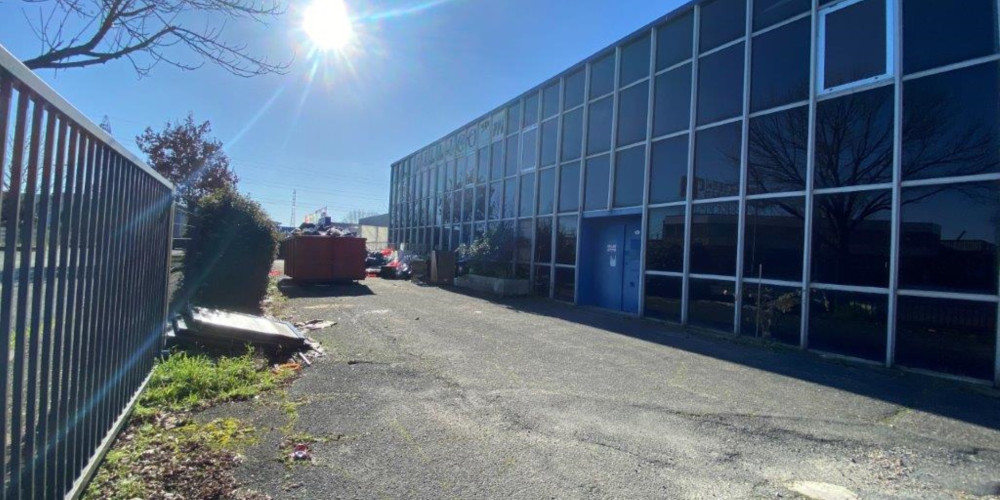 local industriel à BORDEAUX (33300)