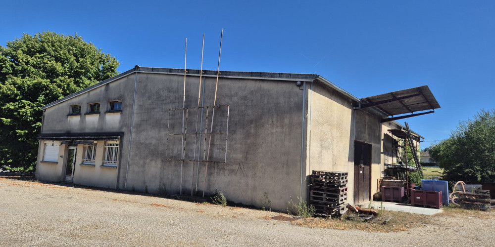 parking à BLASIMON (33540)