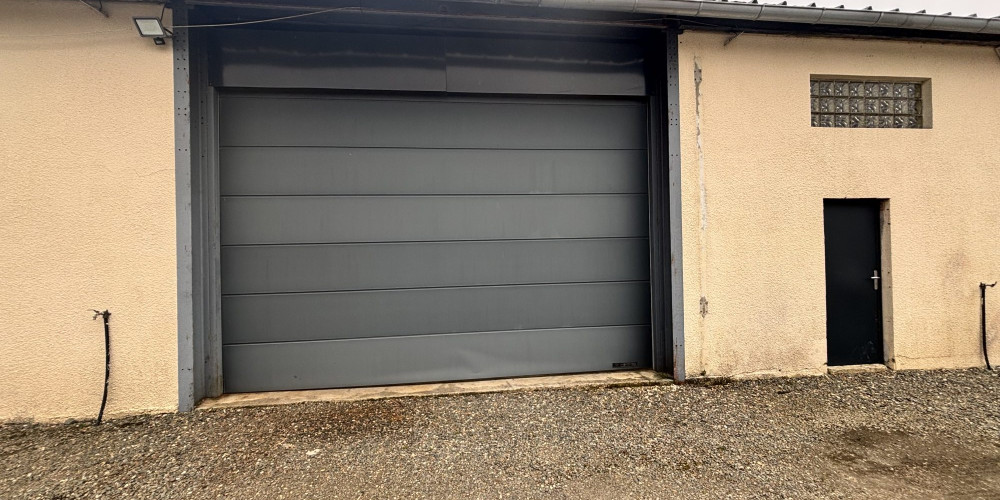 local commercial à VIRSAC (33240)