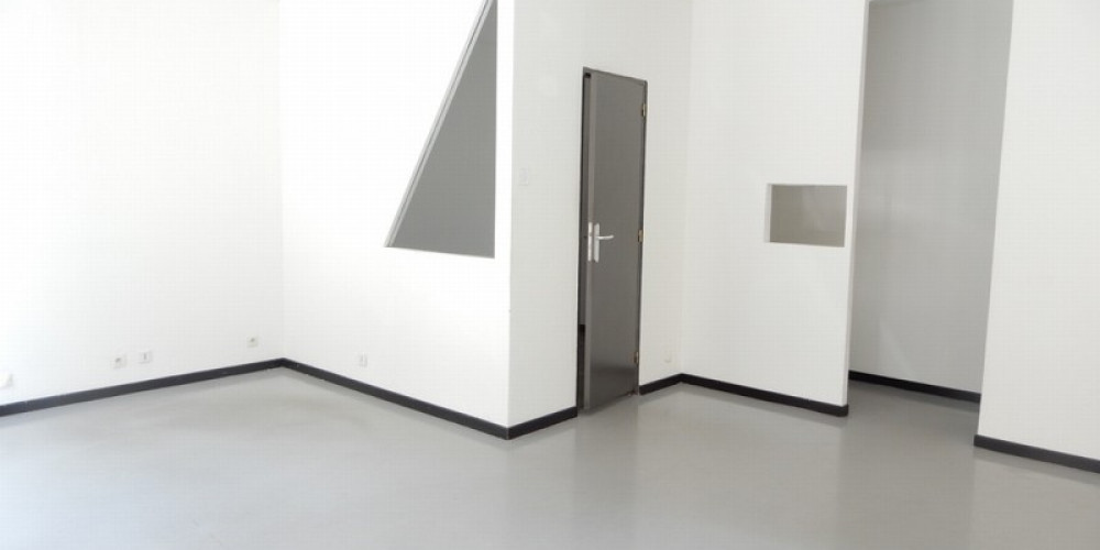 local commercial à BORDEAUX (33000)