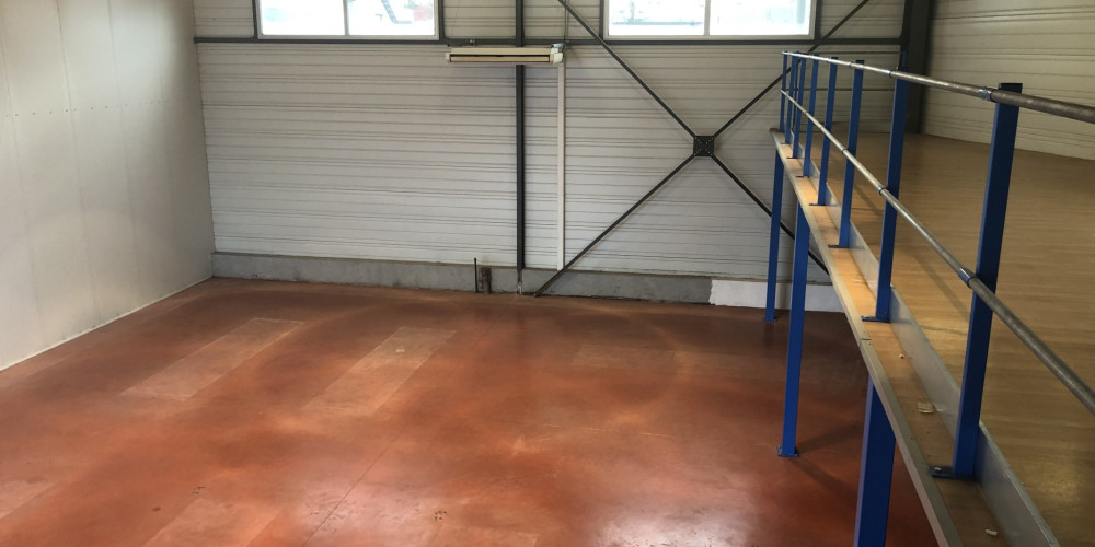 local industriel à YVRAC (33370)