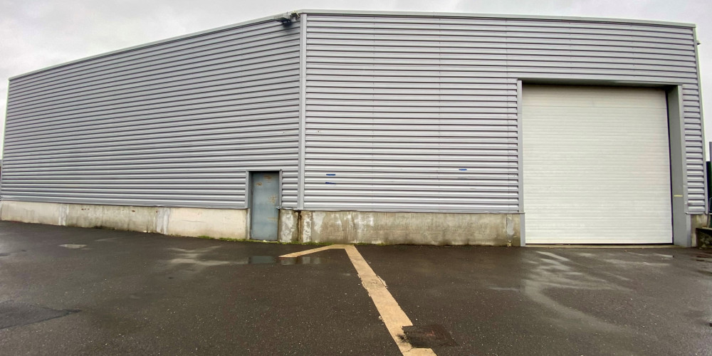 local industriel à LE HAILLAN (33185)