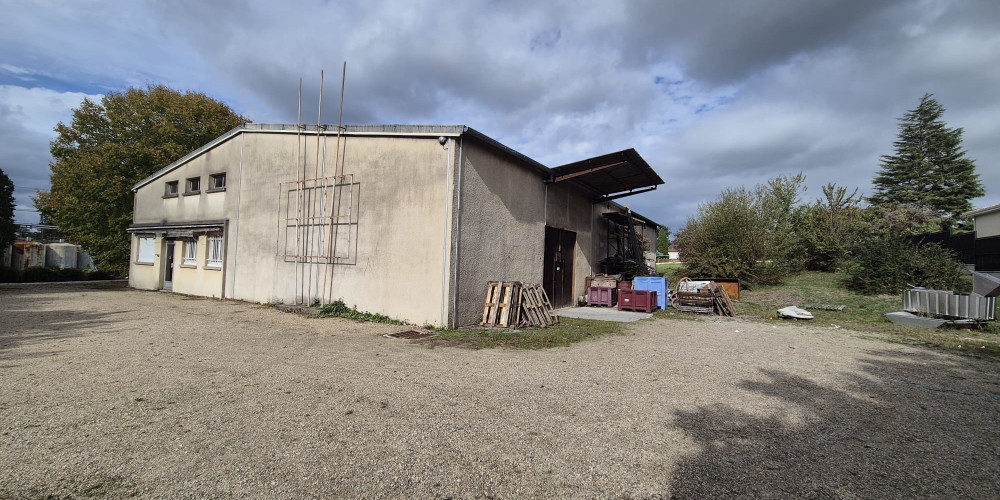 parking à BLASIMON (33540)