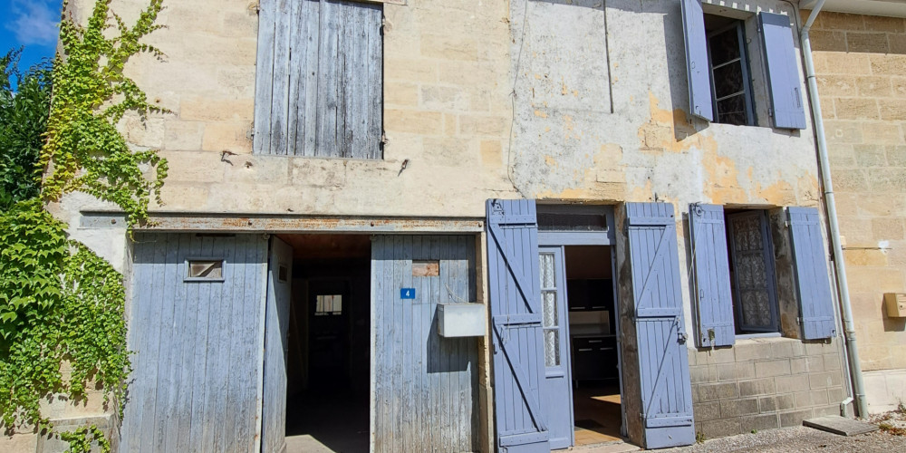 maison à VAYRES (33870)