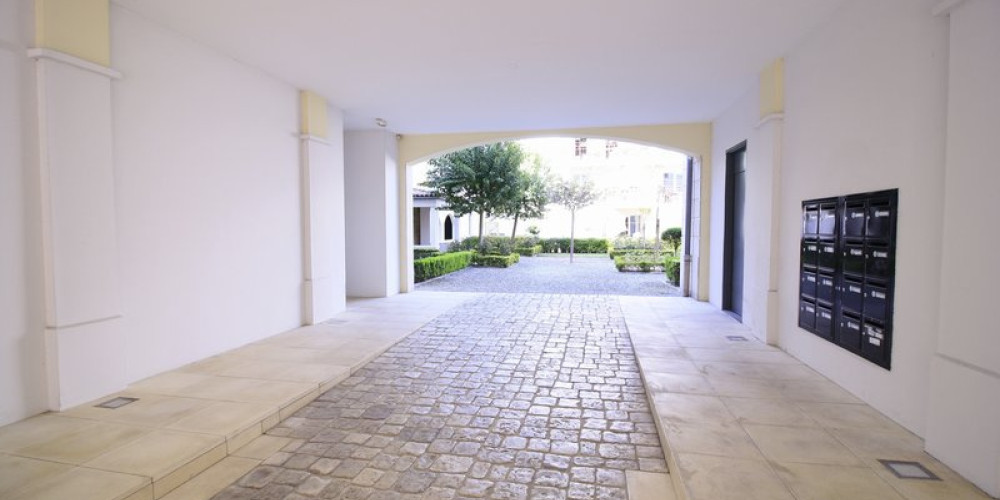 local commercial à BORDEAUX (33000)