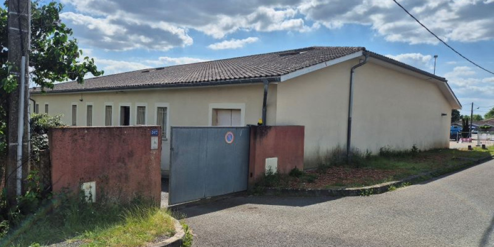 parking à SAUVETERRE DE GUYENNE (33540)