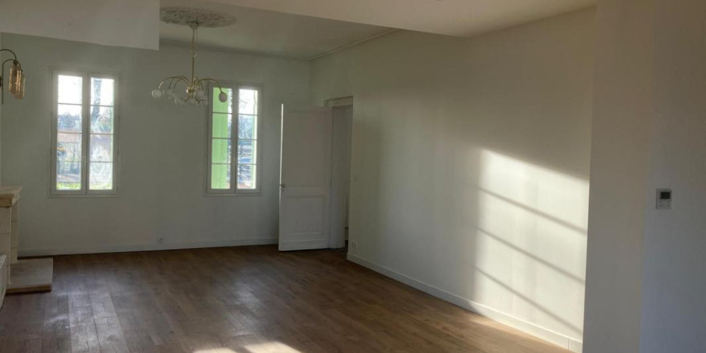 maison à LES BILLAUX (33500)